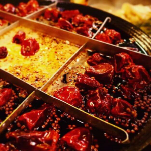 火鍋底料市場(chǎng)紛雜，如何慧眼識(shí)珠選對(duì)食品加工廠？
